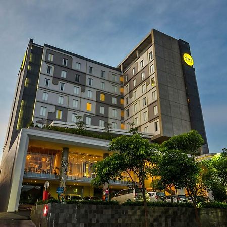 Yello Hotel Jemursari Surabaja Exteriér fotografie