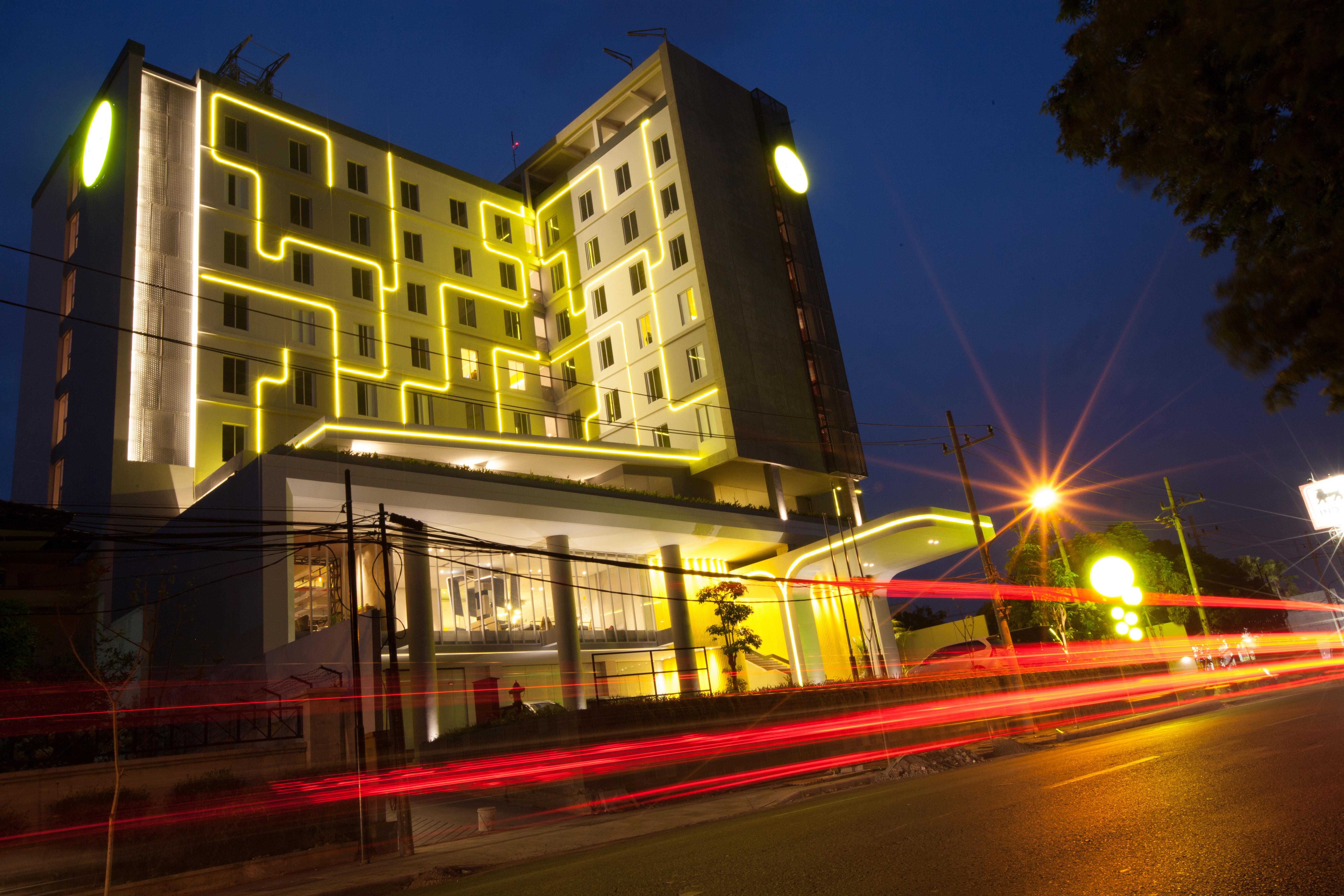 Yello Hotel Jemursari Surabaja Exteriér fotografie