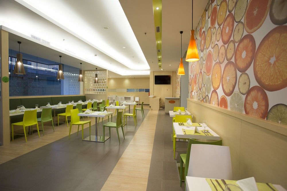 Yello Hotel Jemursari Surabaja Exteriér fotografie