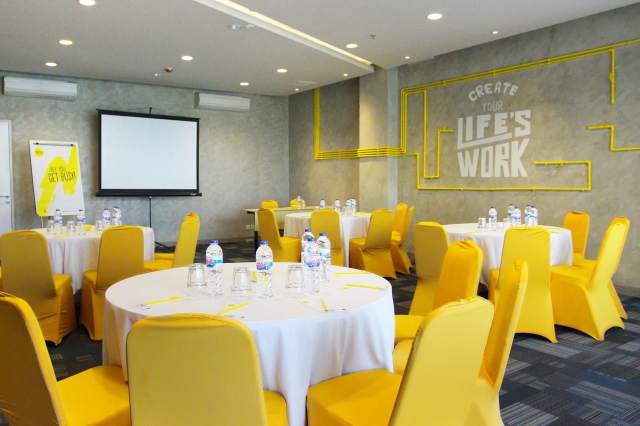 Yello Hotel Jemursari Surabaja Exteriér fotografie