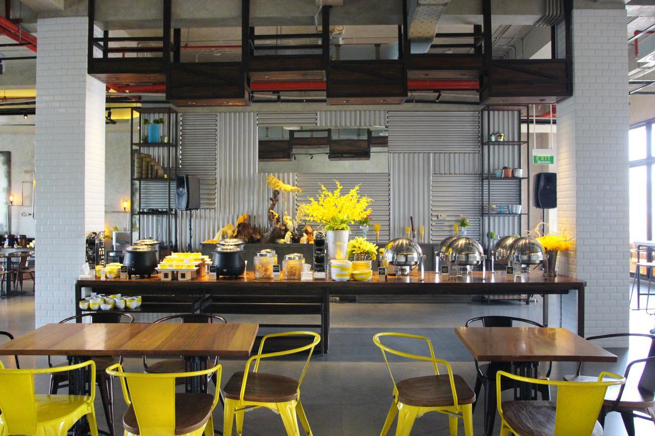 Yello Hotel Jemursari Surabaja Exteriér fotografie