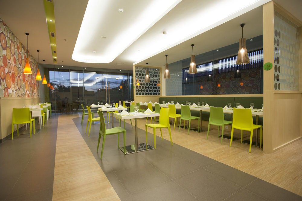 Yello Hotel Jemursari Surabaja Exteriér fotografie
